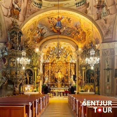 Slikovita notranjost v cerkvi sv. Martina na Ponikvi očara.