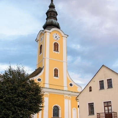 V središču Ponikve stoji baročna cerkev sv. Martina.
