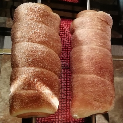 V Božični pekarni že diši po slastnih krofkuših.