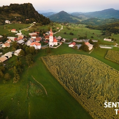 Šentvid pri Planini je idilična vasica, ki očara s prepletom uličic.