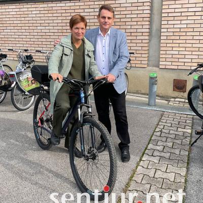 Župan občine Šentjur, mag. Marko Diaci, je predal novi kolesi TIC-u Šentjur.