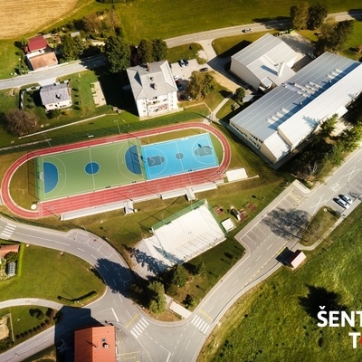 The trail from Dramlje starts at the primary school.