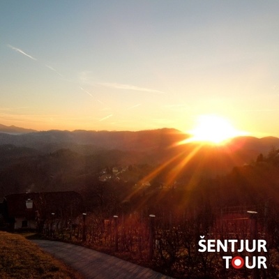 The From Bench to Bench hiking route offers exceptional panoramic views.