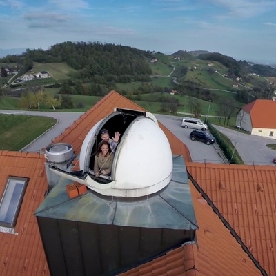 Astronomski observatorij se uporablja za opazovanje južnega neba.