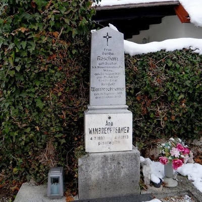 Ano Wambrechtsamer so na njeno željo pokopali na Planini pri Sevnici.