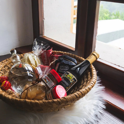Košara dobrodošlice za goste Berg's Apartment.