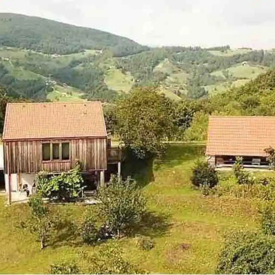 Berg's Apartment se nahaja v vasi Pletovarje pri Dramljah.