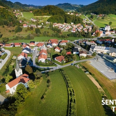 Izhodišče poti S klopce na klopco je v Gorici pri Slivnici.