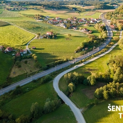 Od rojstne hiše Antona Martina Slomška nas pot pelje mimo železniške postaje proti Hotunju.