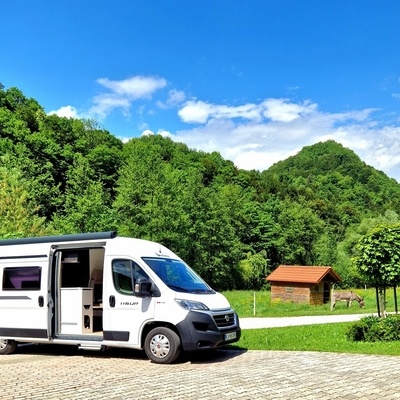 Odkrijte mali raj, kjer se prepletajo domačnost, toplina, mir in narava ter  umetnost in neprecenljiva dediščina.