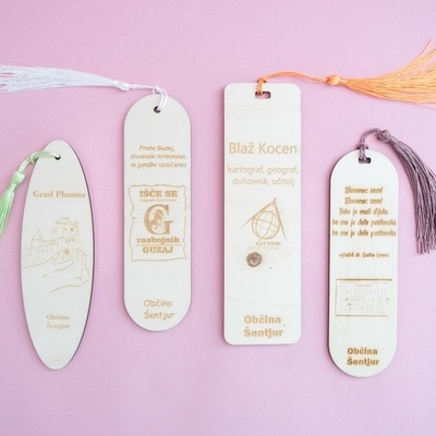 Kazala za knjige so narejena iz lesa.