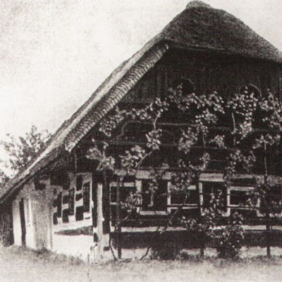 Redka fotografija Kocenove rojstne hiše.