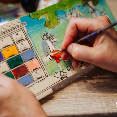 V Ateljeju Mlin umetnin lahko ustvarjate lončene izdelke ali pa se naučite poslikati panjske končnice.