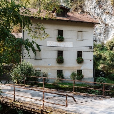 Ferležev mlin v soteski potoka Kozarica je tehnični muzej mlinarstva.